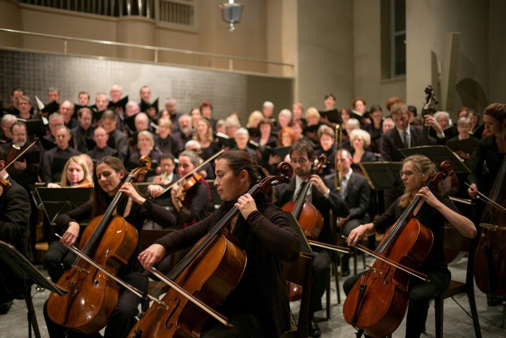 orchestre jouant musique classique en 432 hertz pour aider stopper le tabac